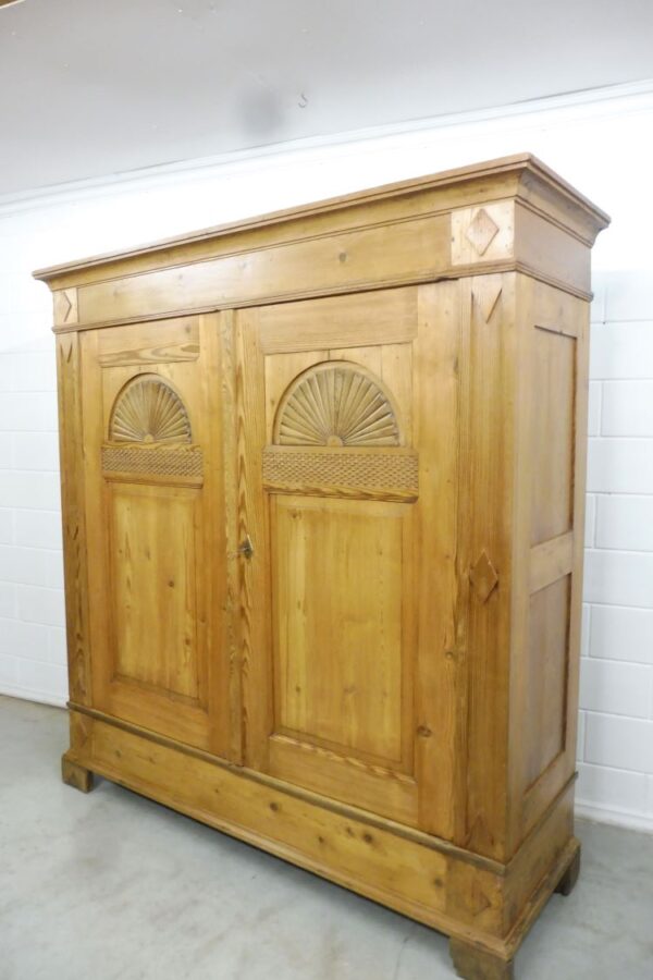 Antiker Schrank – Bild 2