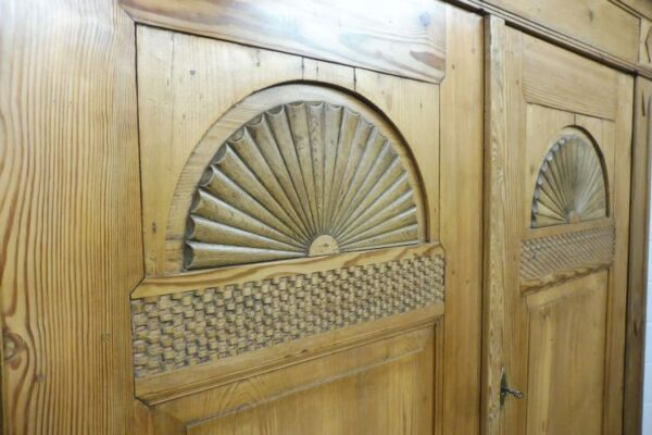 Antiker Schrank – Bild 11