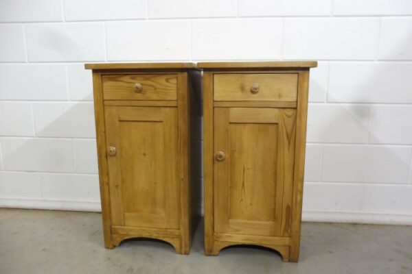 2 Bedside Cabinets