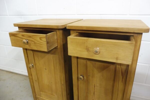 2 Bedside Cabinets - Image 6