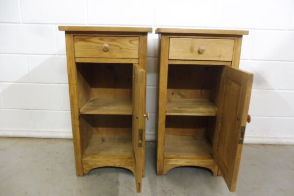 2 Bedside Cabinets - Image 9