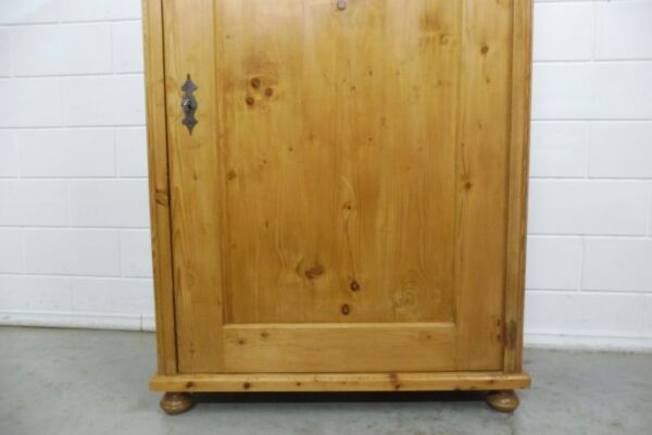 Antiker Kleiderschrank – Bild 5