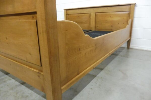 Bett aus Weichholz – Bild 5