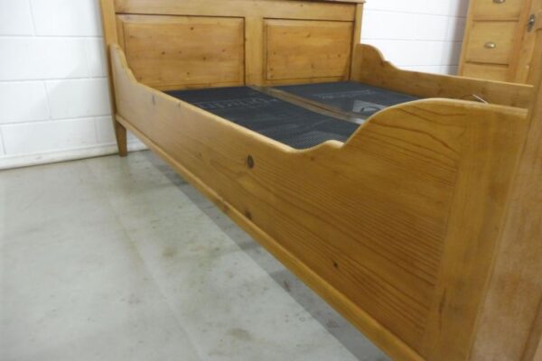 Bett aus Weichholz – Bild 7