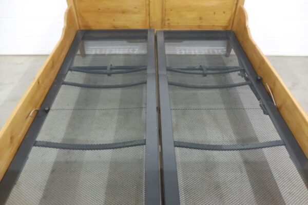 Bett aus Weichholz – Bild 8