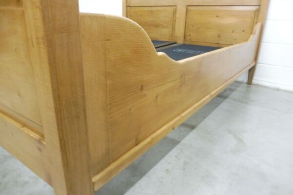 Bett aus Weichholz – Bild 9