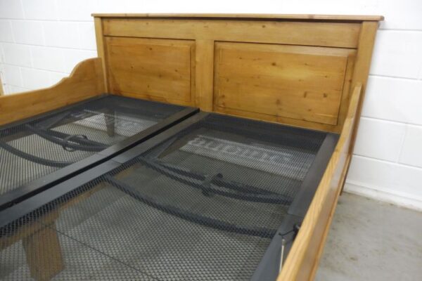 Bett aus Weichholz – Bild 10