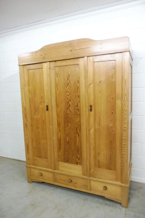 Jugendstil Kleiderschrank