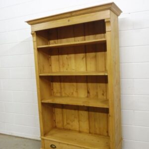 Boekenkast van zacht hout