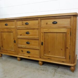 Grenenhouten commode