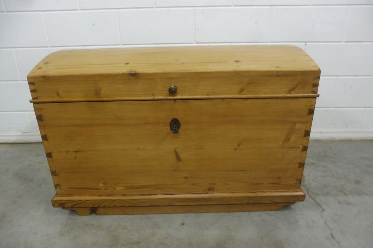 Antike Truhe aus Weichholz Biedermeier