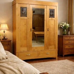 Schlafzimmerschrank aus weichholz antik